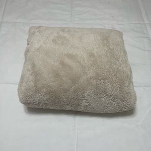 UnHide Beige Blanket